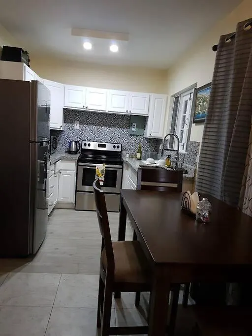 New Kingston Villa 0*,  Jamaica